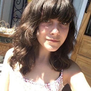 Meet your Posher, Chloe